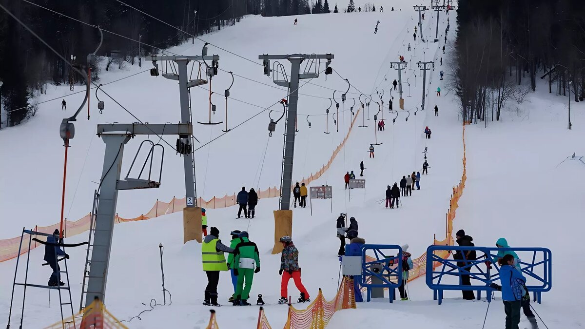     Открыть в Тюмени планируют базу с круглогодичным лыжным тоннелем. Он должен стать одним из самых больших в мире, а сам комплекс горнолыжного отдыха войдет в общий кластер баз с зимними видами спорта «Жемчужина Сибири».