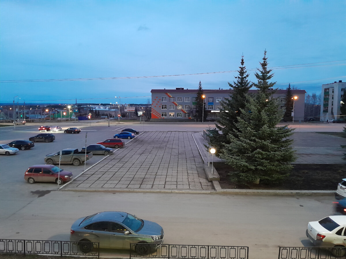 Главная площадь города (фототавтора из окна)