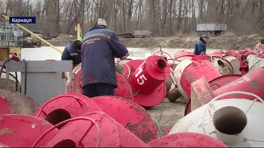 В районе барнаульского Затона спустили на воду первые суда