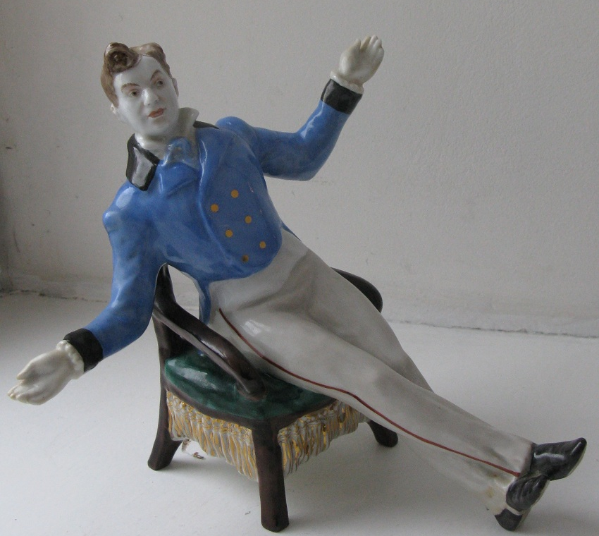 Скульптура: Игорь Ильинский в роли Хлестакова. Фото: Domgogolya.ru