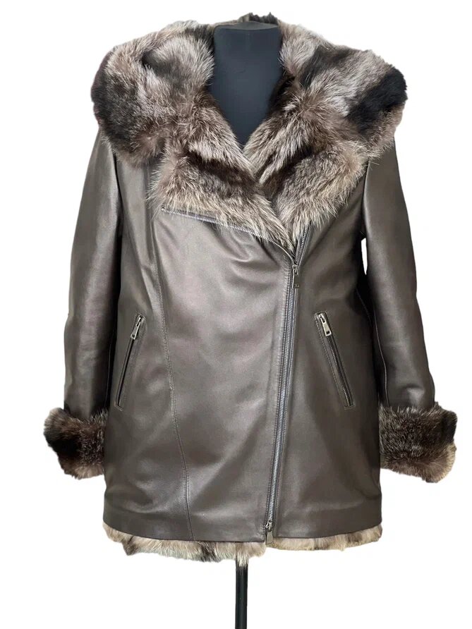 Пошив косухи из кожи и меха енота. Ателье Ирины Берзиной.