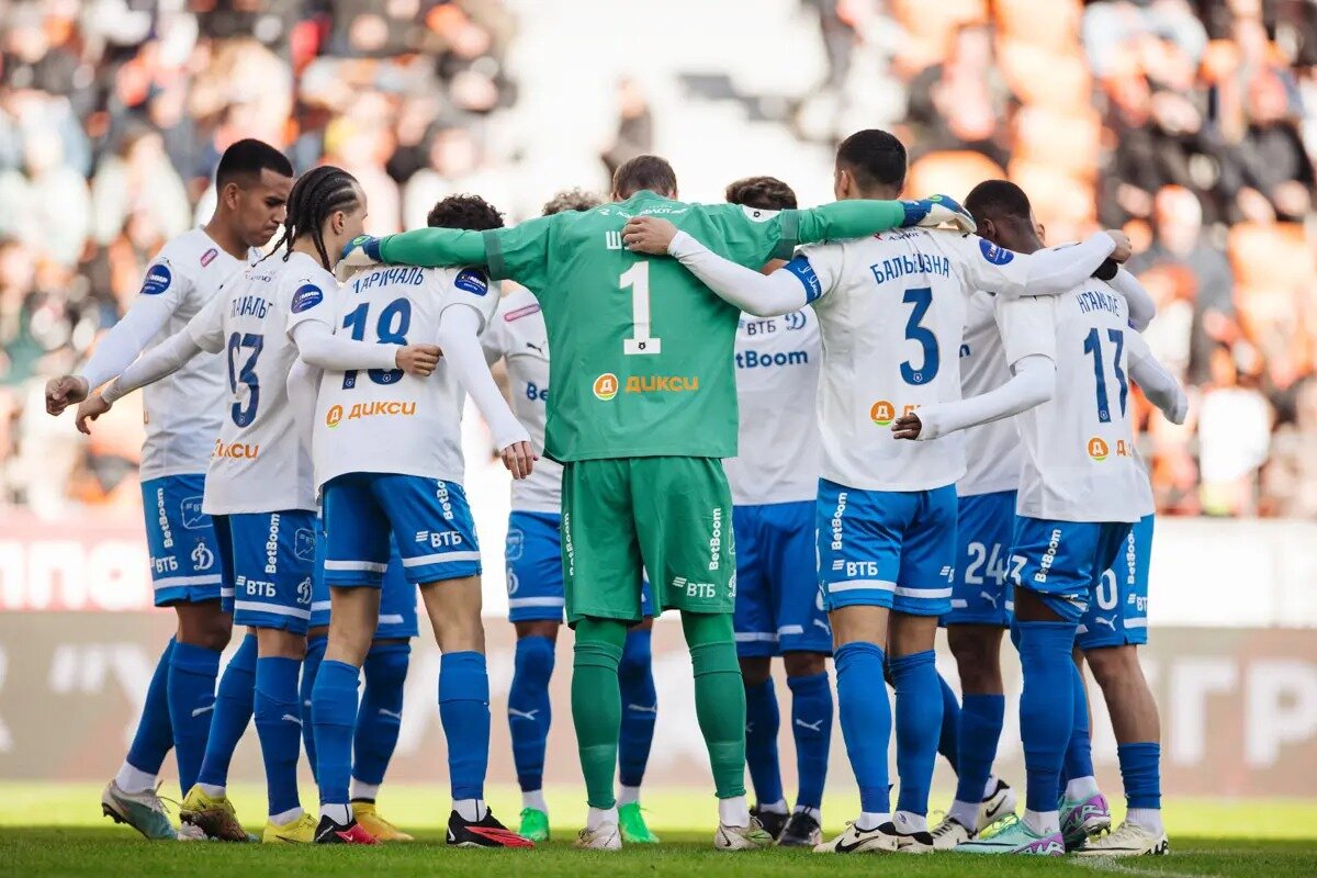 Сегодня против динамо. 2002. Сегодня против динамо. Крылья советов динамо москва. Фк динамо спб.