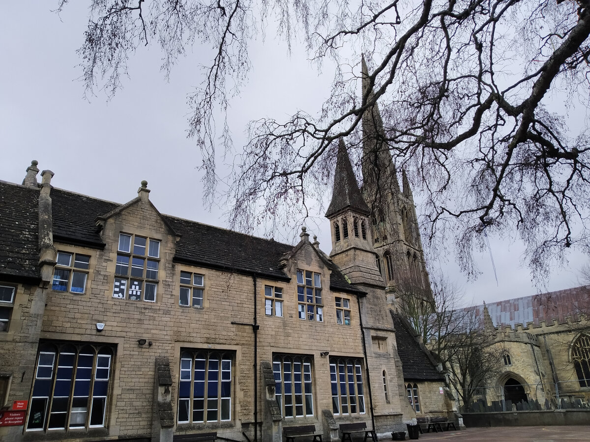 Школа, в которую ходил И. Ньютон в городе Грэнтэм