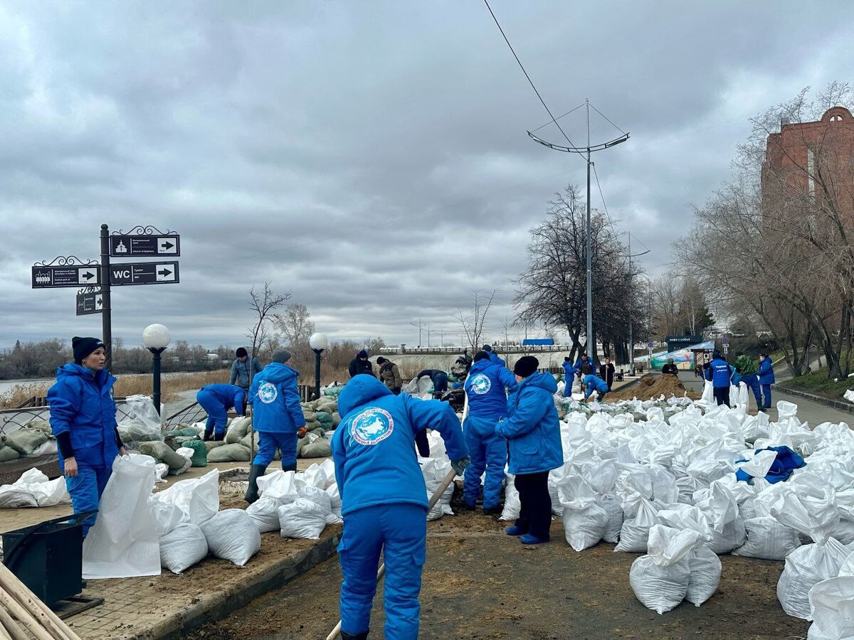     Более 100 добровольцев со всей страны спешат на помощь Курганской области