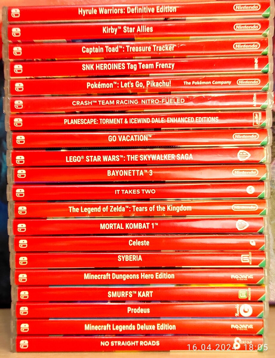 Первое фото вся стопка игр с зелеными флажками предназначены для страны Англия .