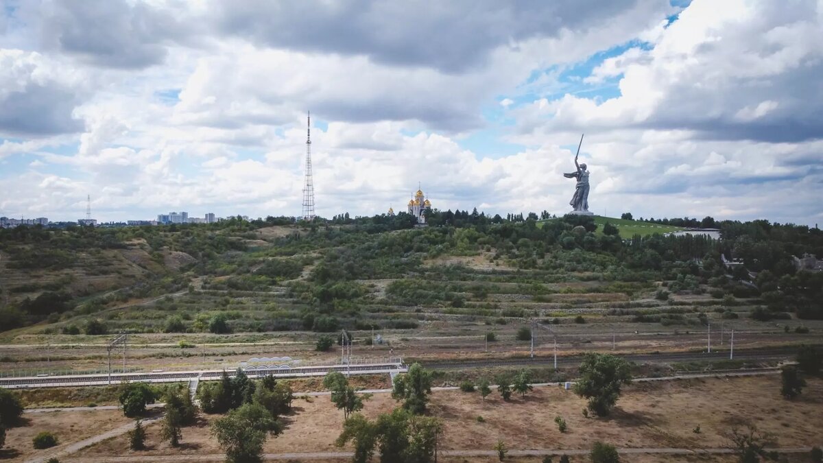     На Мамаевом кургане в Волгограде из саженцев деревьев создадут схему операции «Кольцо». Проект могут реализовать уже в 2025 году.
