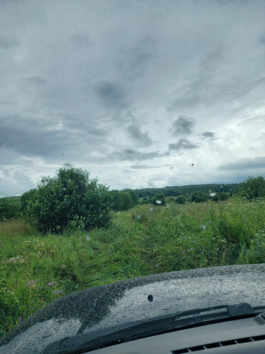В дождь, уже ближе к деревне.
