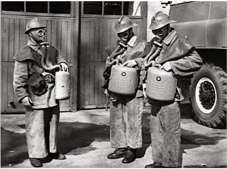 Звено ГДЗС с аппаратами КИП-7. Из открытых источников.