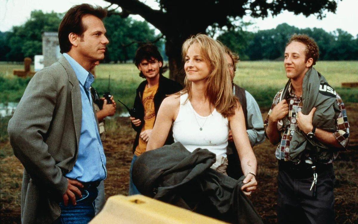 Кадр из фильма "Смерч" (1996)