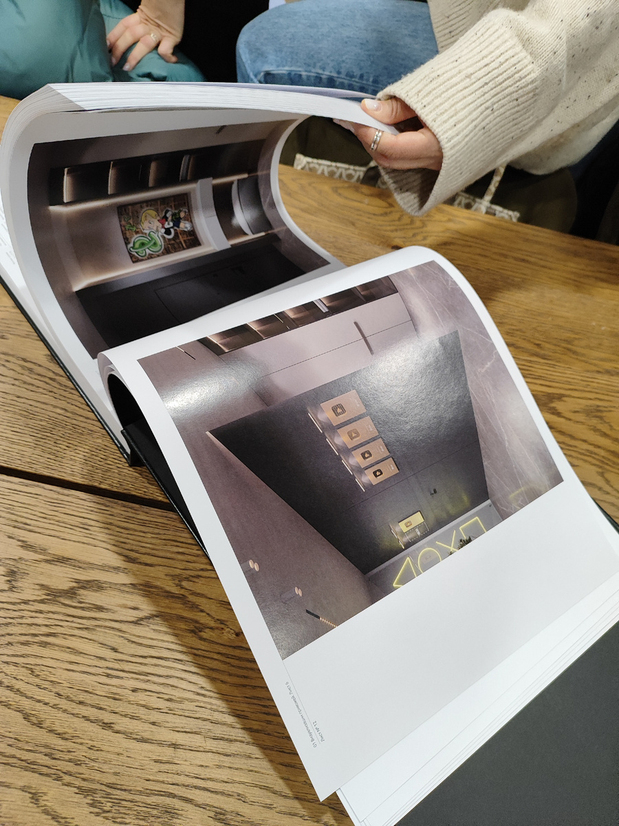 Готовый альбом проекта одной квартиры. Работа известной дизайн-студии. Кажется, понятно, почему стоимость работы студии выше, чем у частного дизайнера:)