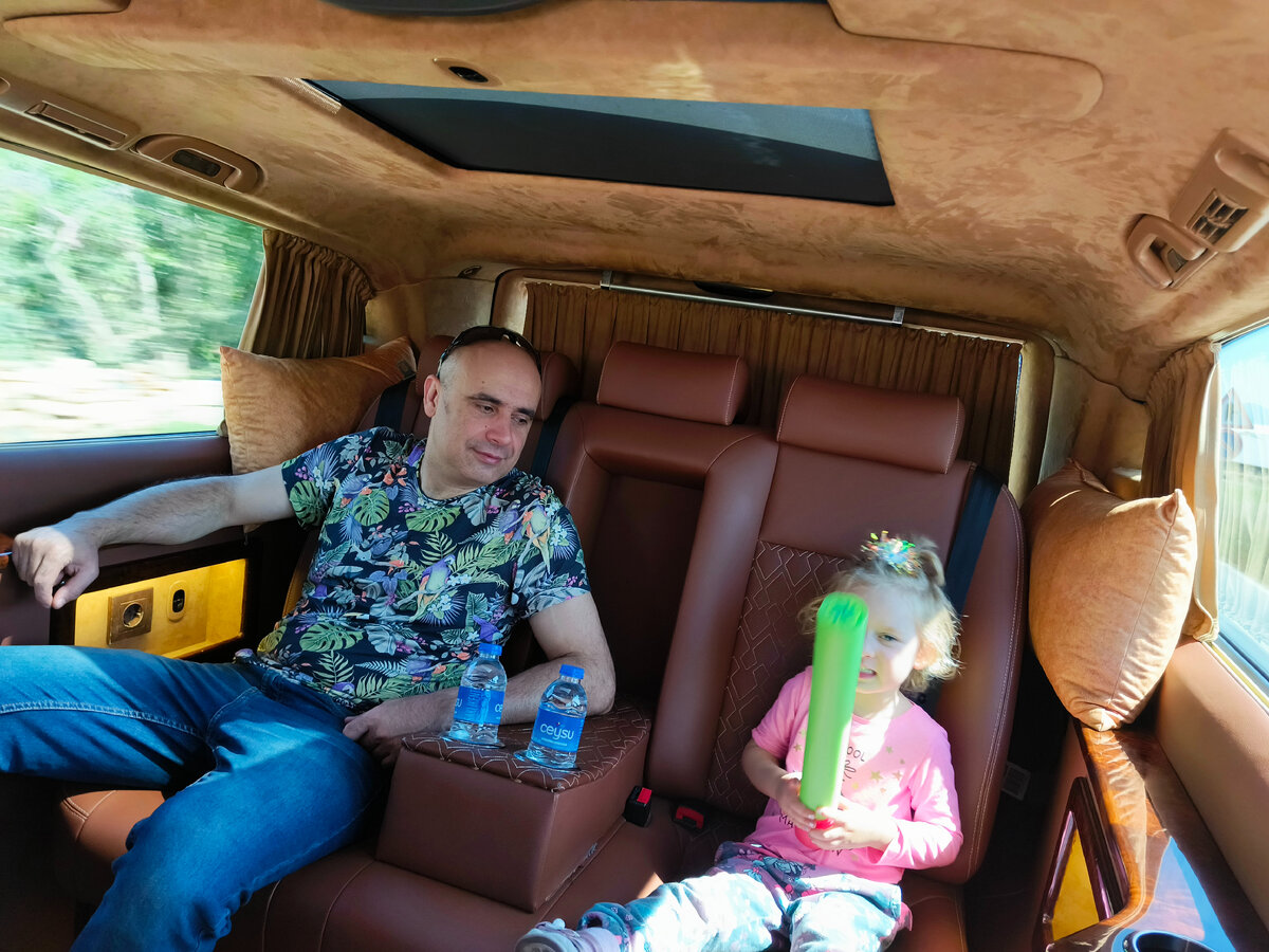 В микроавтобусе