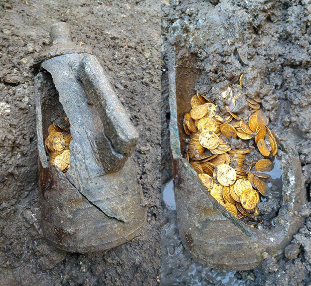 Римский сосуд наполненный золотыми монетами