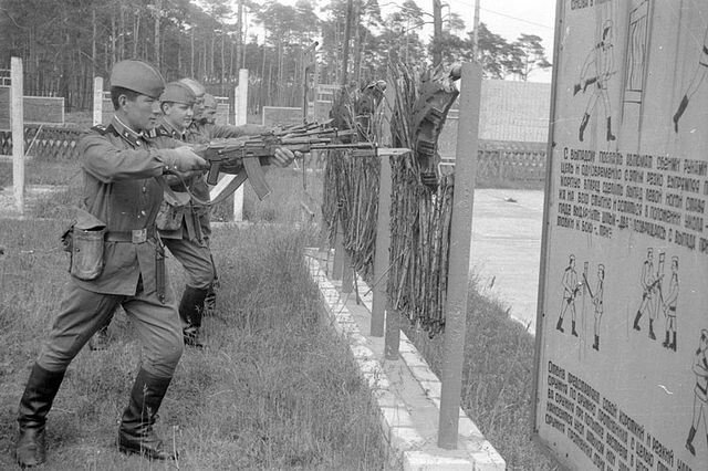 Пуля - дура! Штык - молодец...