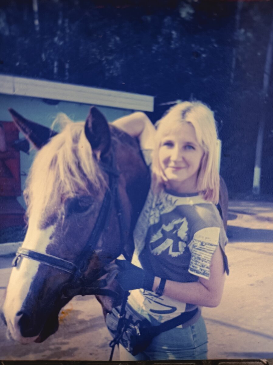 Тяжеловоз Галька. Старое и странное фото, от лошади видна только голова - хоббихорсинг какой-то )).