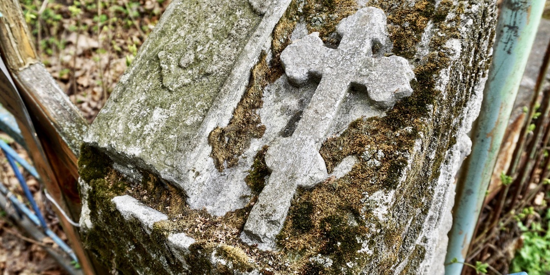 Старинное кладбище села, выросшего на залежах глины для кирпичей