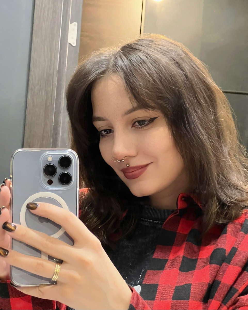 У меня в детстве была стрижка один в один. И только она была способна добавить объёма моим тонким пористым волосам. 