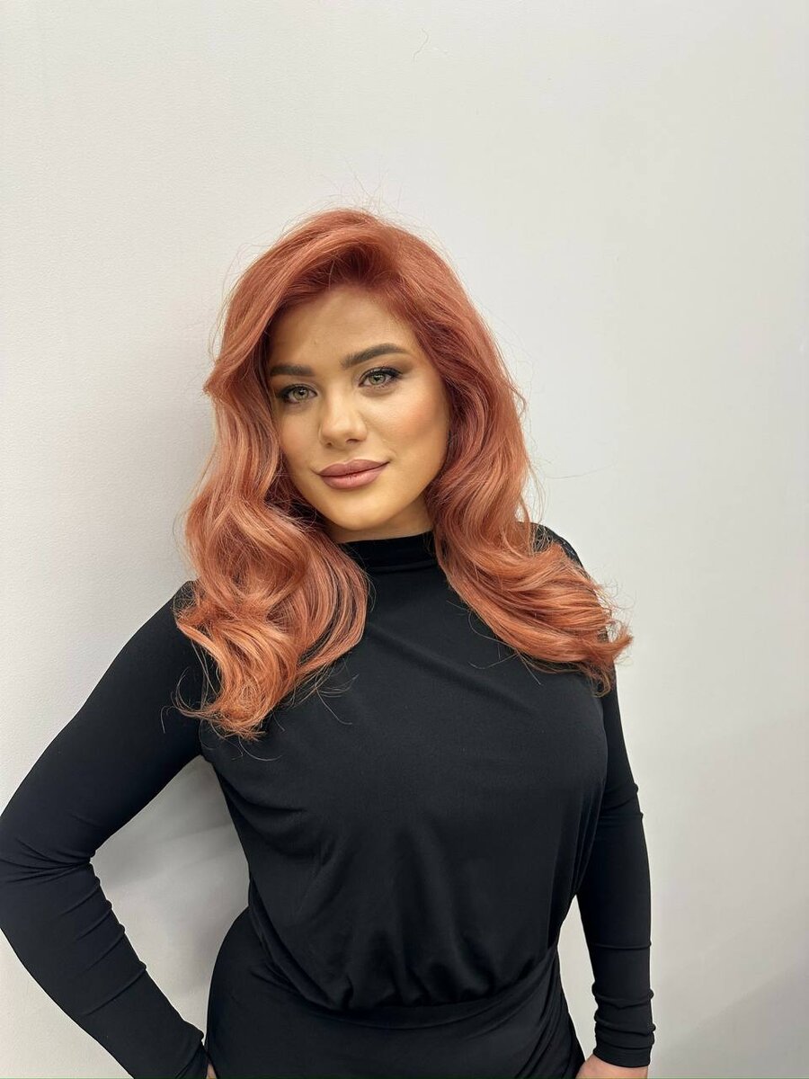 Модель с офлайн мастер-класса по выходу из темного за один день 