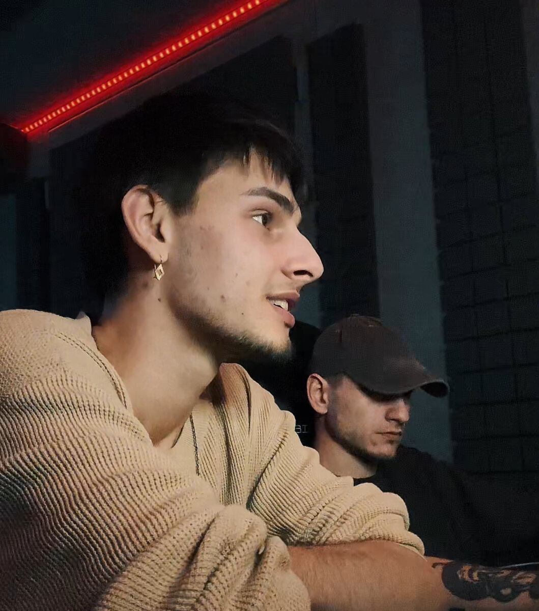 Слушаю новую песню, после двух часов записи. 