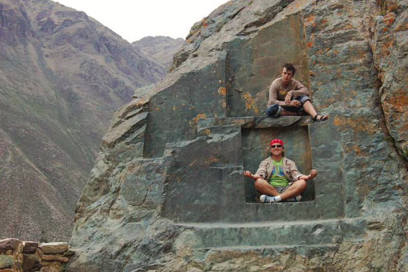 «Ниши для медитации».Изображение взято из книги А. Ю. Склярова «Перу и Боливия задолго до инков», издательство ВЕЧЕ, 2011