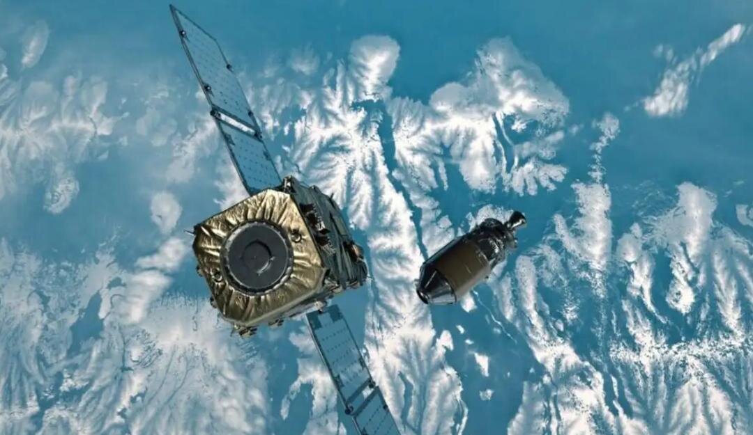 Процесс уборки мусора в иллюстрациях от компании Astroscale.