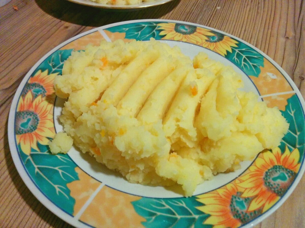 Фото для иллюстрации: предложила я тете сварить по-быстрому пюре, чтобы палец не тревожить на ноге.