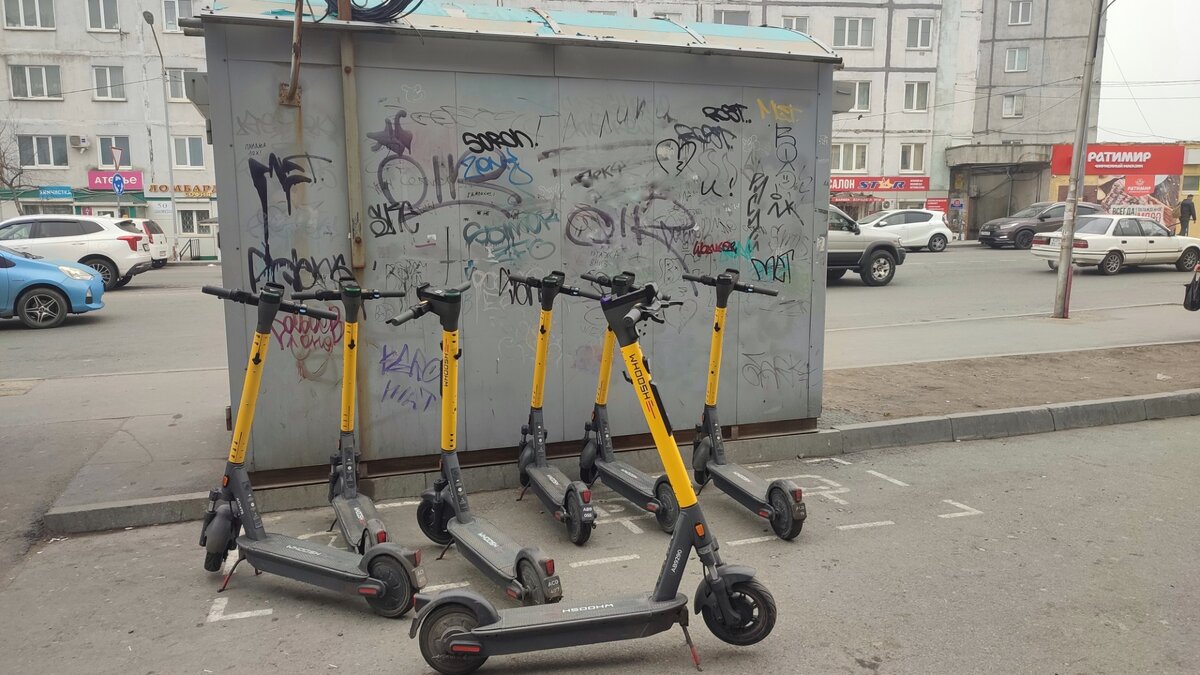     В новых медиа россияне нередко пишут о хамской езде земляков на двухколёсном транспорте. Вероятно, власти услышали жалобы населения.