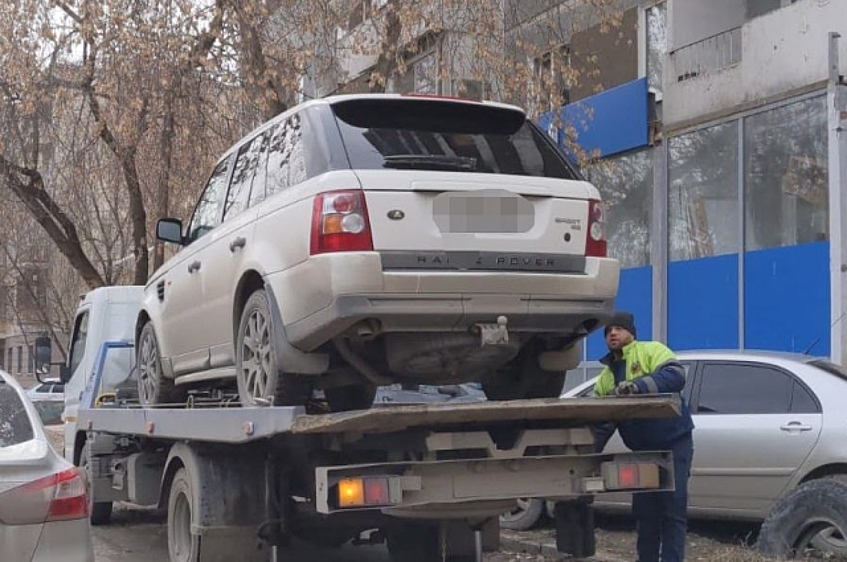    У екатеринбуржца забрали Range Rover из-за долгов по кредитам