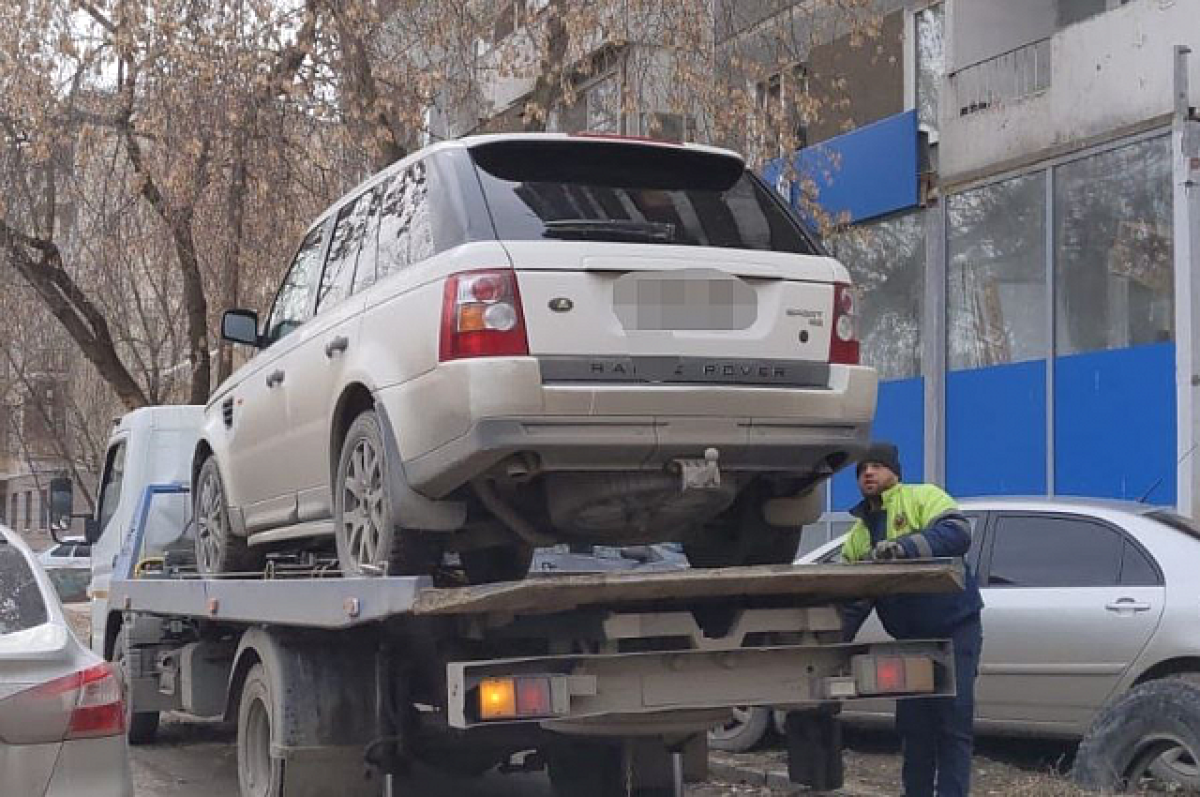 У екатеринбуржца забрали Range Rover из-за долгов по кредитам | АиФ – Урал  | Дзен