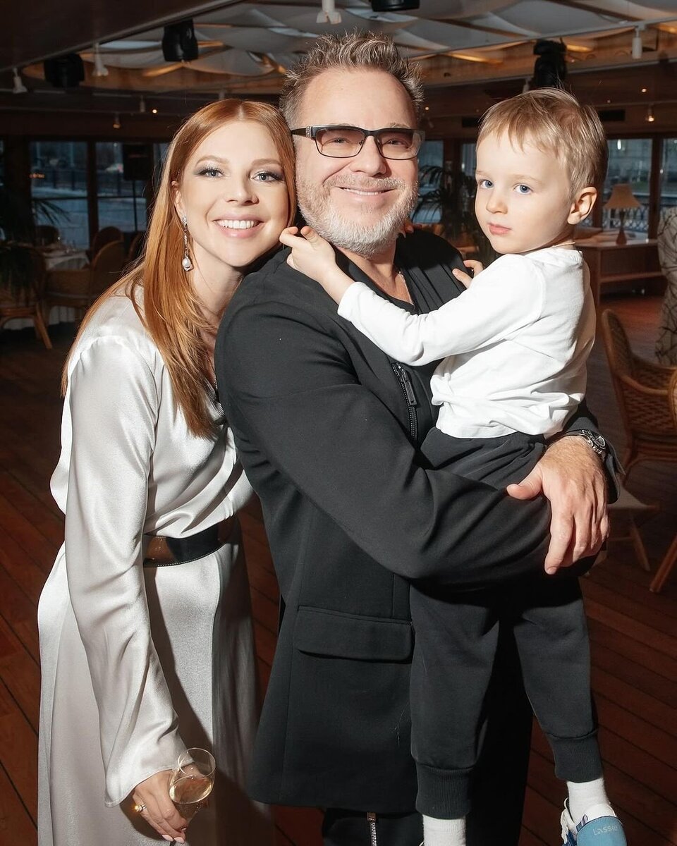    Владимир Пресняков и Наталья Подольская с сыном