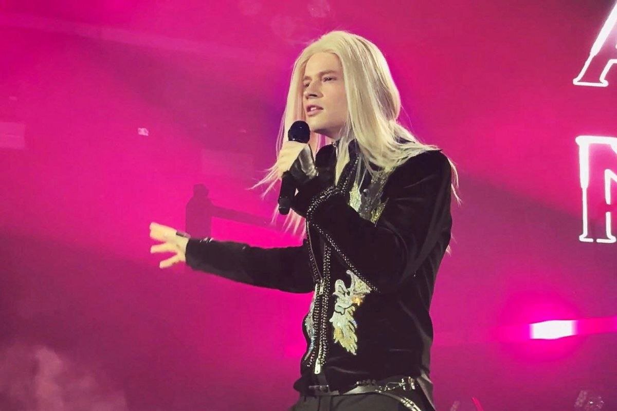 Увидите, и так тоже кто-нибудь оденется) Из интернета 