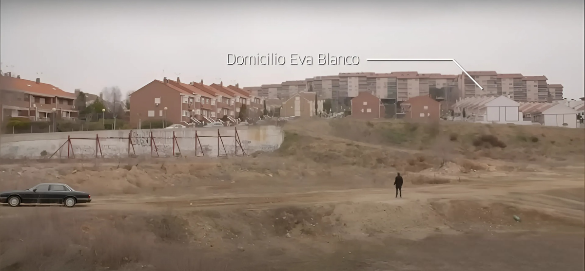 Пустырь, через который шла Ева. Белой линией отмечен её дом