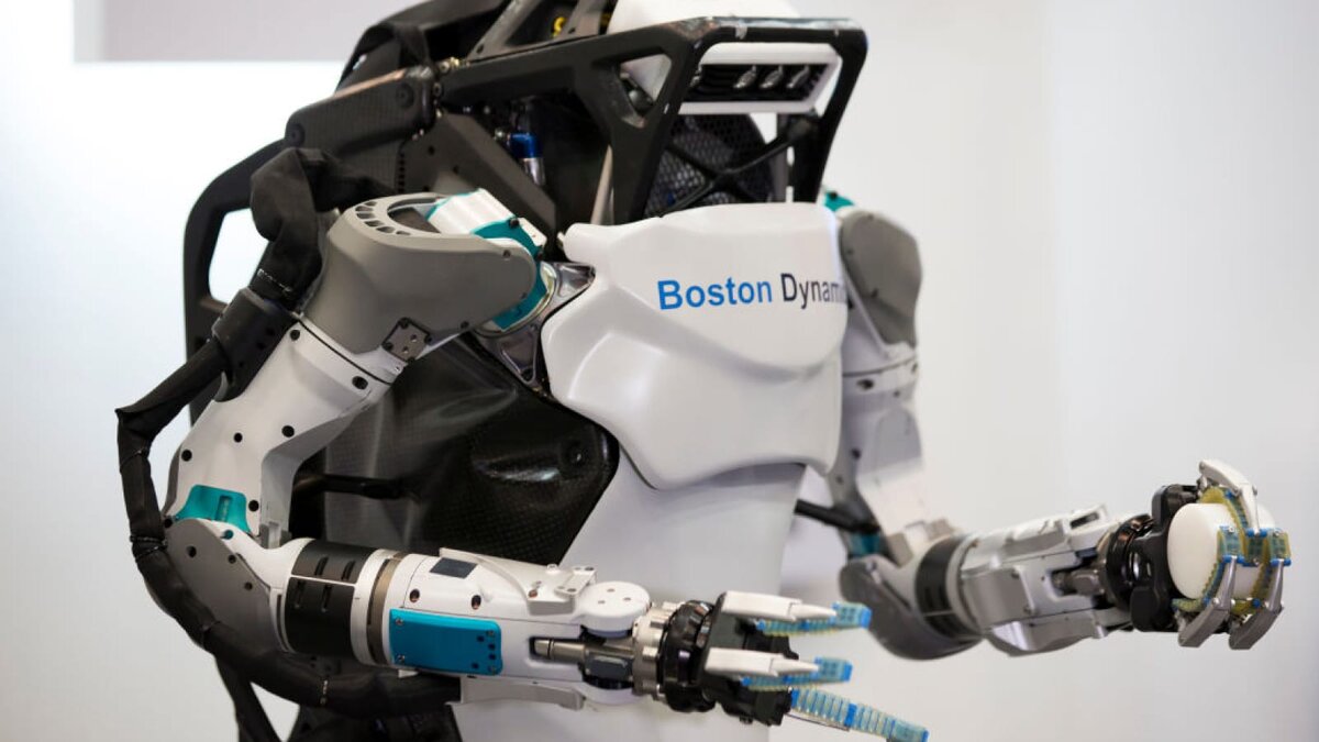 Видео: Boston Dynamics прощается с роботом Atlas после десятилетия  исследований | Apple SPb Event | Дзен