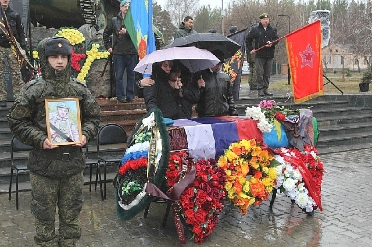    В Каменске-Уральском простились с военнослужащим, погибшим на СВО