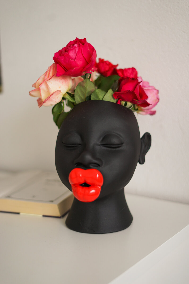 Они для нескучных интерьеров, которые точно сделают ваш дом или офис удивительным, так как они представляют собой НЕ простую интерьерную изюминку, а они еще привносят нотку волшебства в ваше пространство! Такая необычная ваза, на первый взгляд может показаться простым элементом декора, НО на самом деле, это определенный символ, имеющий важное значение в доме! В своё время, когда увлекались эзотерикой и нумерологией, мы и придумали наших Богинь. Мы создали их специально, в определенные особые лунные сутки (для активации нужных намерений и желаний), поэтому у каждой Богини есть своя энергетика, легенда и предназначение. Чтоб они, придя в дом к своим хозяевам, всегда приносили нужный заряд необходимой энергии для них и для исполнения их желаний.