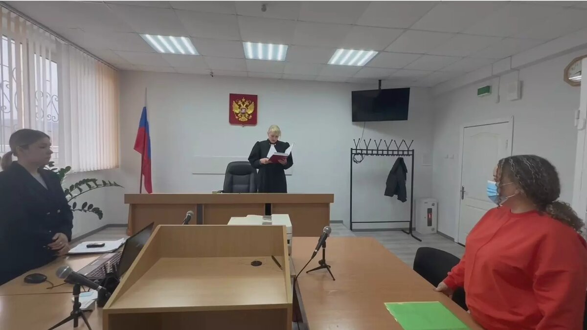     Саяногорский городской суд вынес приговор недобросовестному судебному приставу-исполнителю.