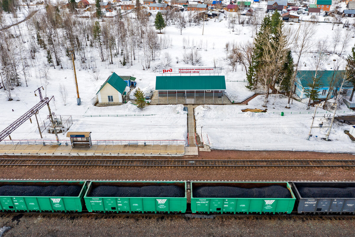     Через КрасЖД на восток следует уголь, добытый как в Кемеровской области, так и на месторождениях Хакасии, Тывы и самого Красноярского края
