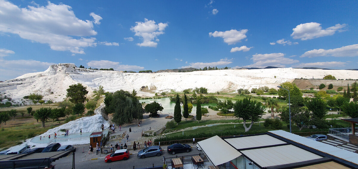 Вид с кафе нашего отеля.