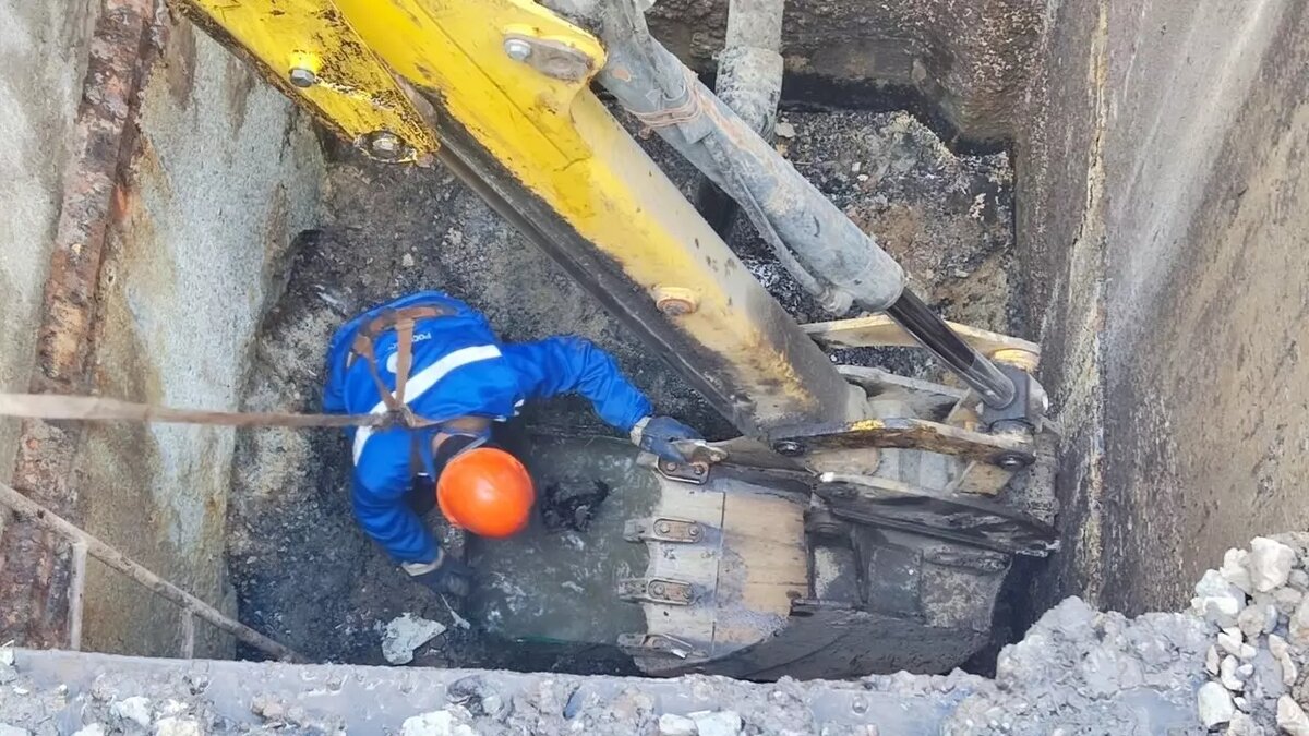     В Ленинском округе произошла коммунальная авария. Среди пострадавших оказался фитнес-клуб на улице Станционной. В здании произошел прорыв канализационного коллектора, и клуб не работает уже несколько дней.