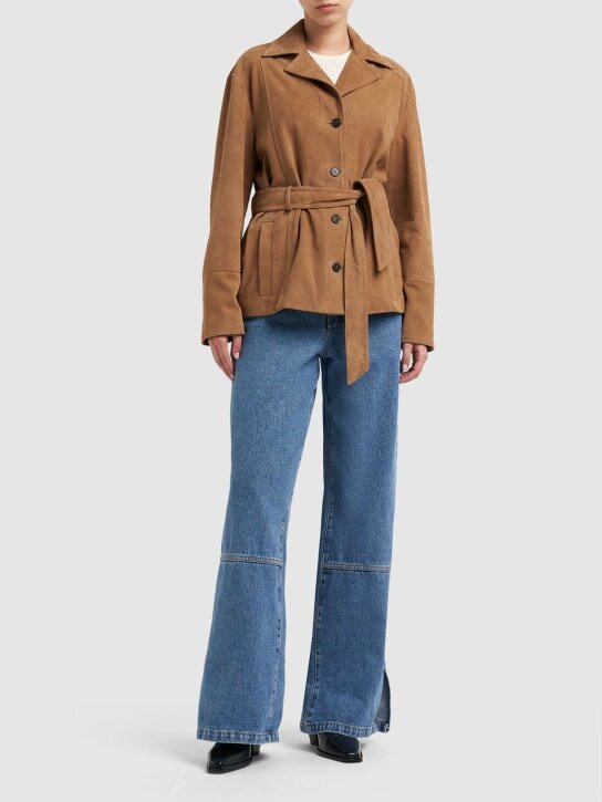 MaxMara. Замша + джинсы, сочетание, ставшее уже классикой.