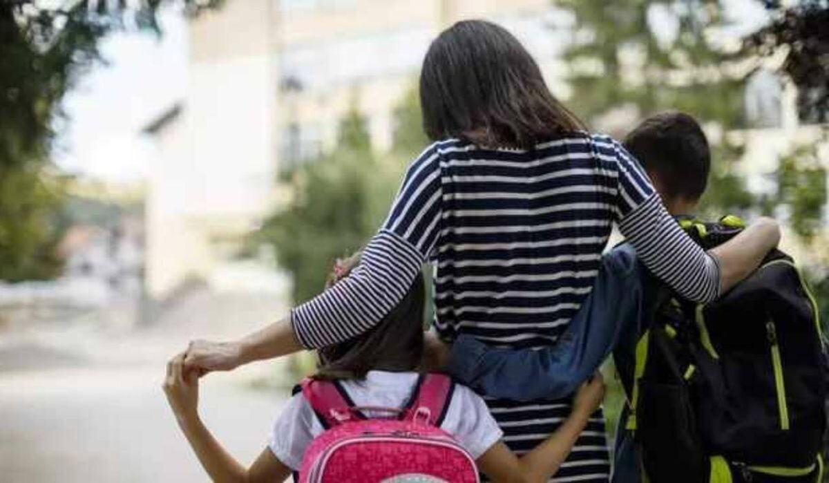     Женщина с детьми. Источник: radiosputnik.ru Автор фото: damircudic