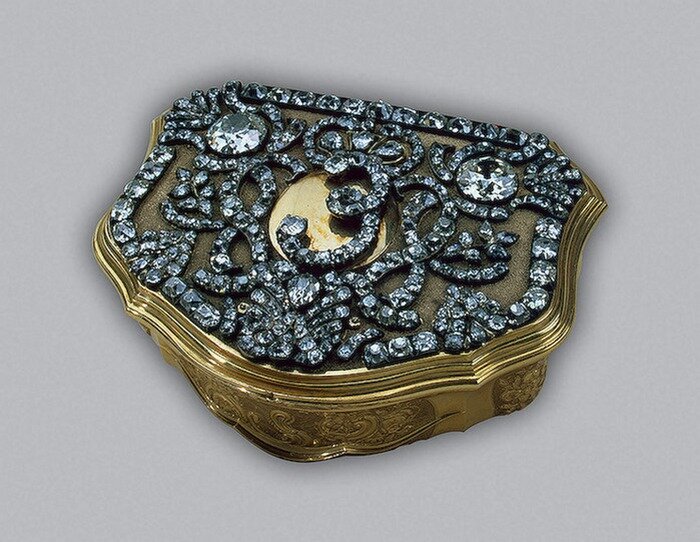 Табакерка Елизаветы, Эрмитаж. Фото из открытого доступа.