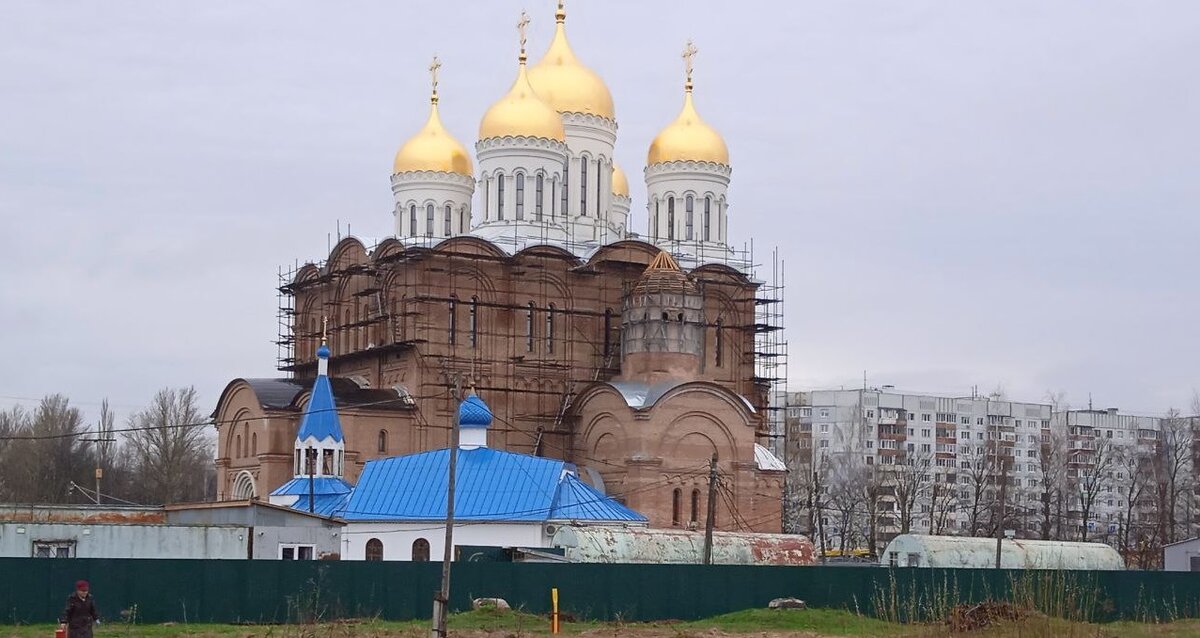Два храма в Брагино, Ярославль. Фото автора
