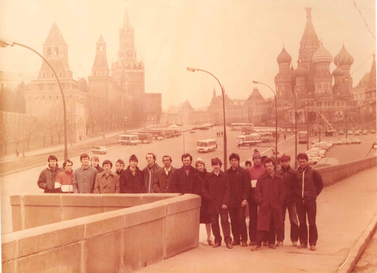  Команда «Труд-ПРЗ» в Москве по дороге на сборы в Краснодарский край. 1984 г.
