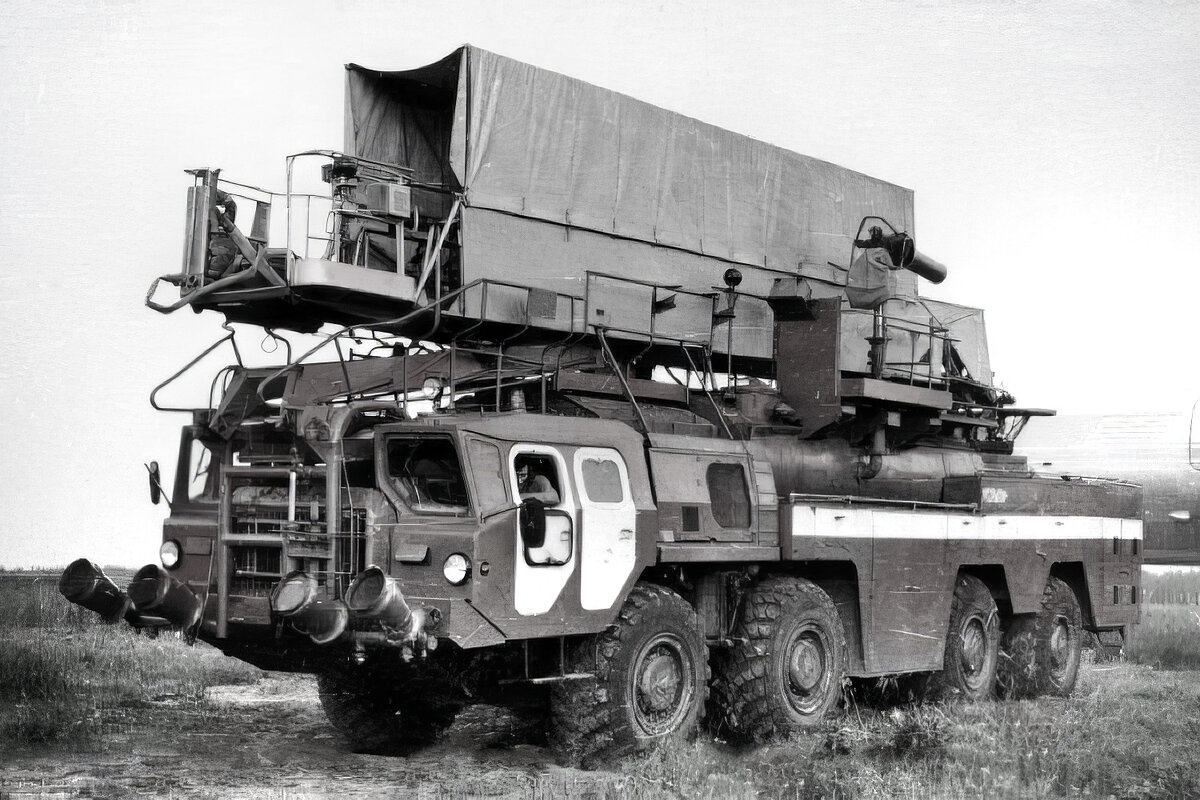 Фото А. Карпова. Прототип аэродромного пожарно-спасательного автомобиля АПС-70