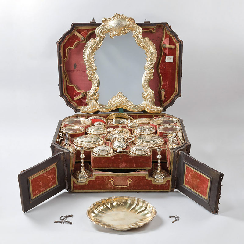 Старинная косметика. Несессер 19 века. Старинные шкатулки. Старинный туалетный набор. Косметика 18 век.