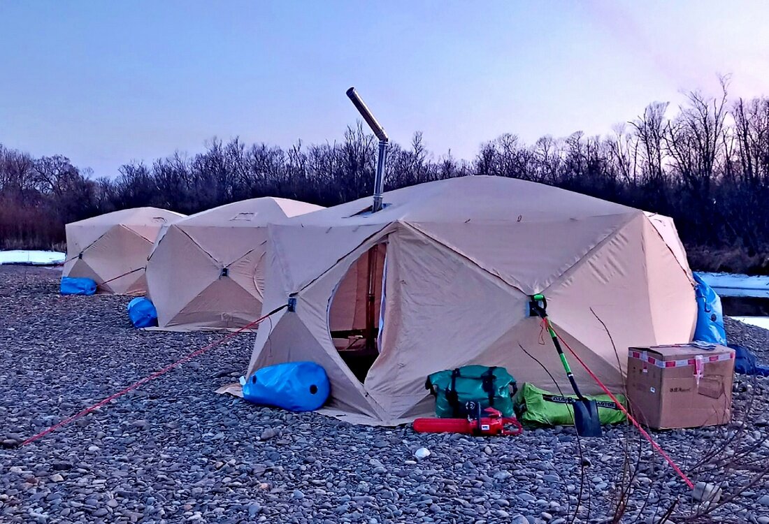 Гексагон берег. Палаточный городок. Палаточные городки.