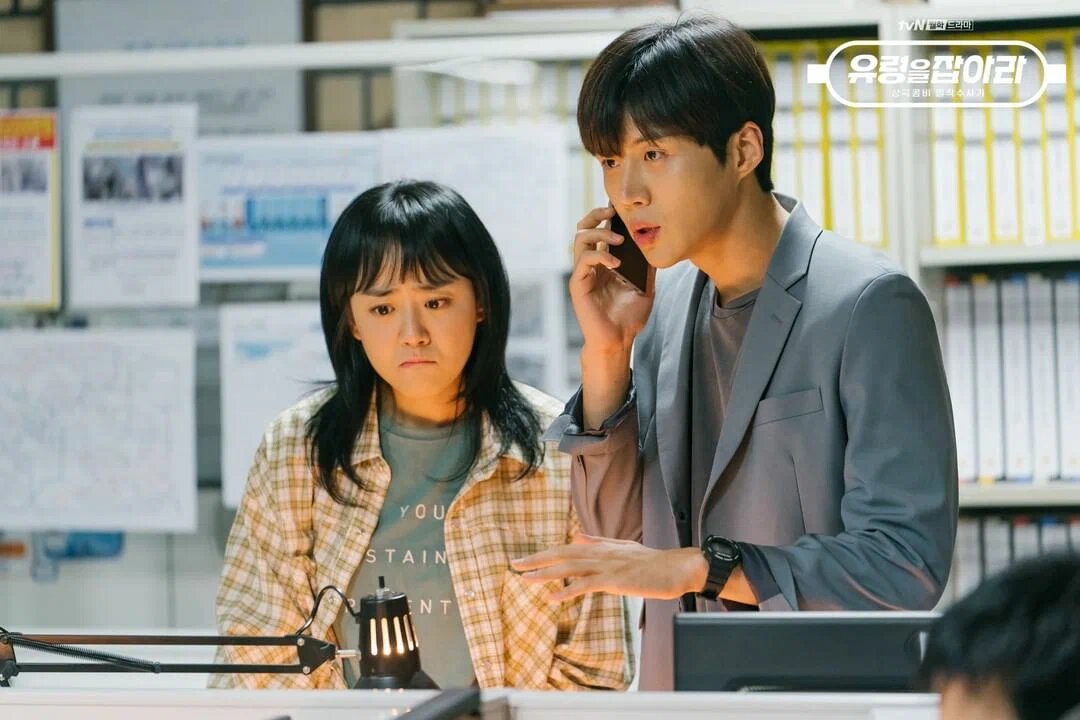 Кадр из дорамы "Поймать призрака"