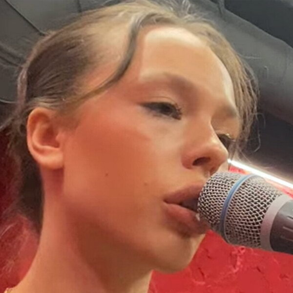     Инстасамка начала учиться вокалу