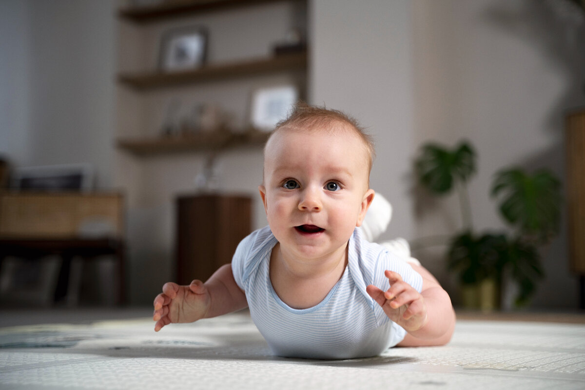 <a href="https://www.freepik.com/free-photo/close-up-baby-crawling-learning-walk_23180530.htm#fromView=search&page=1&position=35&uuid=c6a3b720-5f63-4770-8262-696df32f36e0">Image by freepik</a>