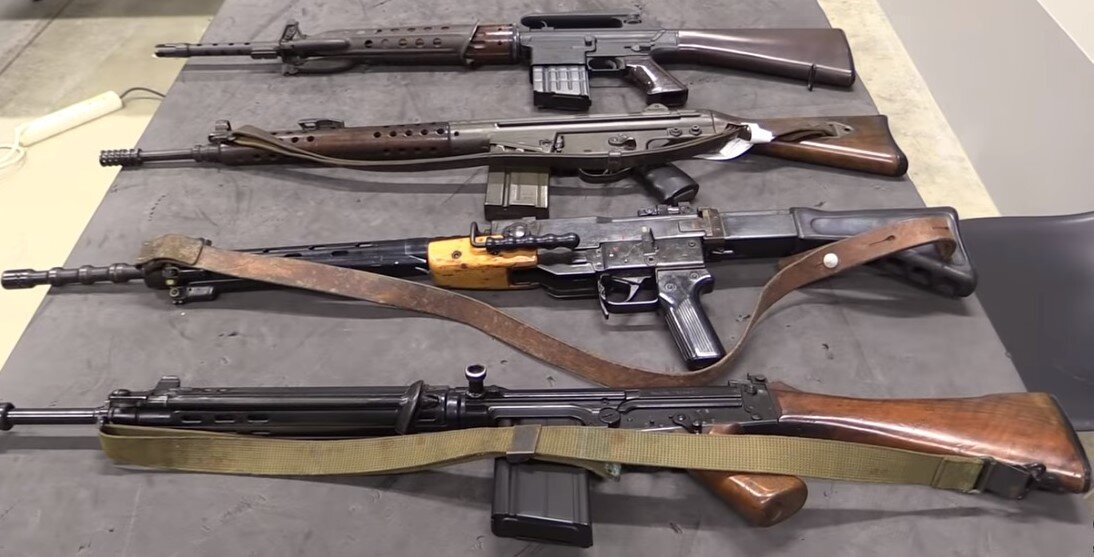 Сверху вниз: AR-10 (США)  , CETME 58 (Испания), SIG SG - 510 (Швейцария), FN FAL (Бельгия)